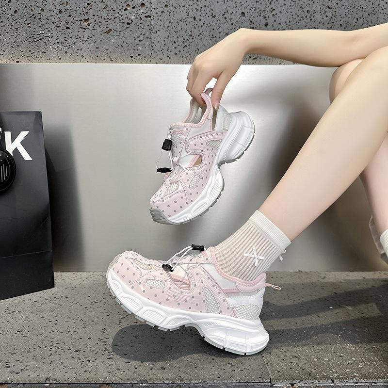 

Thick-soled breathable hollow dad shoes women s 2025 summer new lightweight foot-covering sports shoes versatile mesh casual shoes 40 розовый