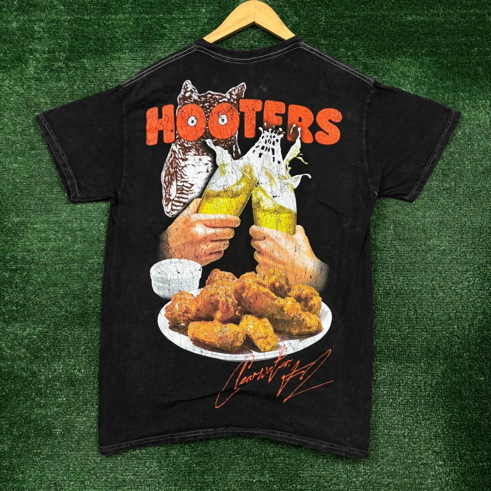 Hooters Clearwater Mineral Wash T-shirt Size Medium S