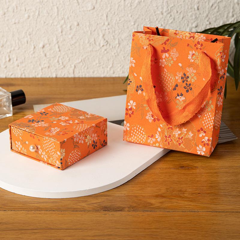 Chinese Embroidery Drawstring Jewelry Box and Bracelet Storage