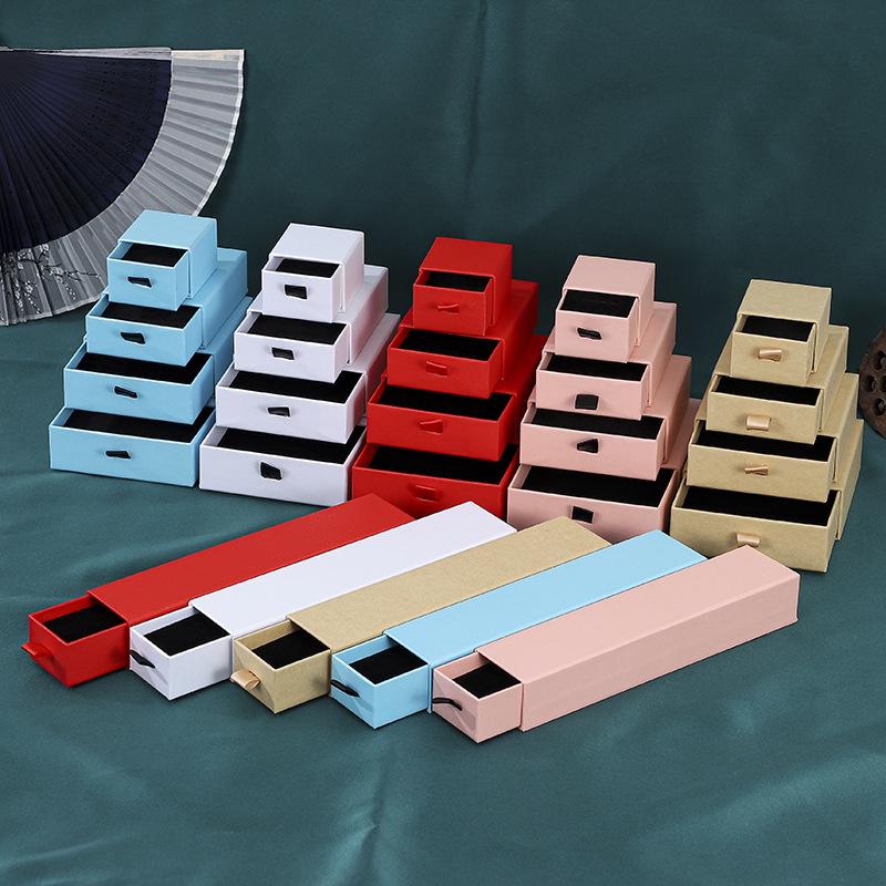 Schwarze Schmuckschatulle für Ringe, Halsketten, Ohrringe, Anhänger und Armbänder - Elegante Geschenkverpackung