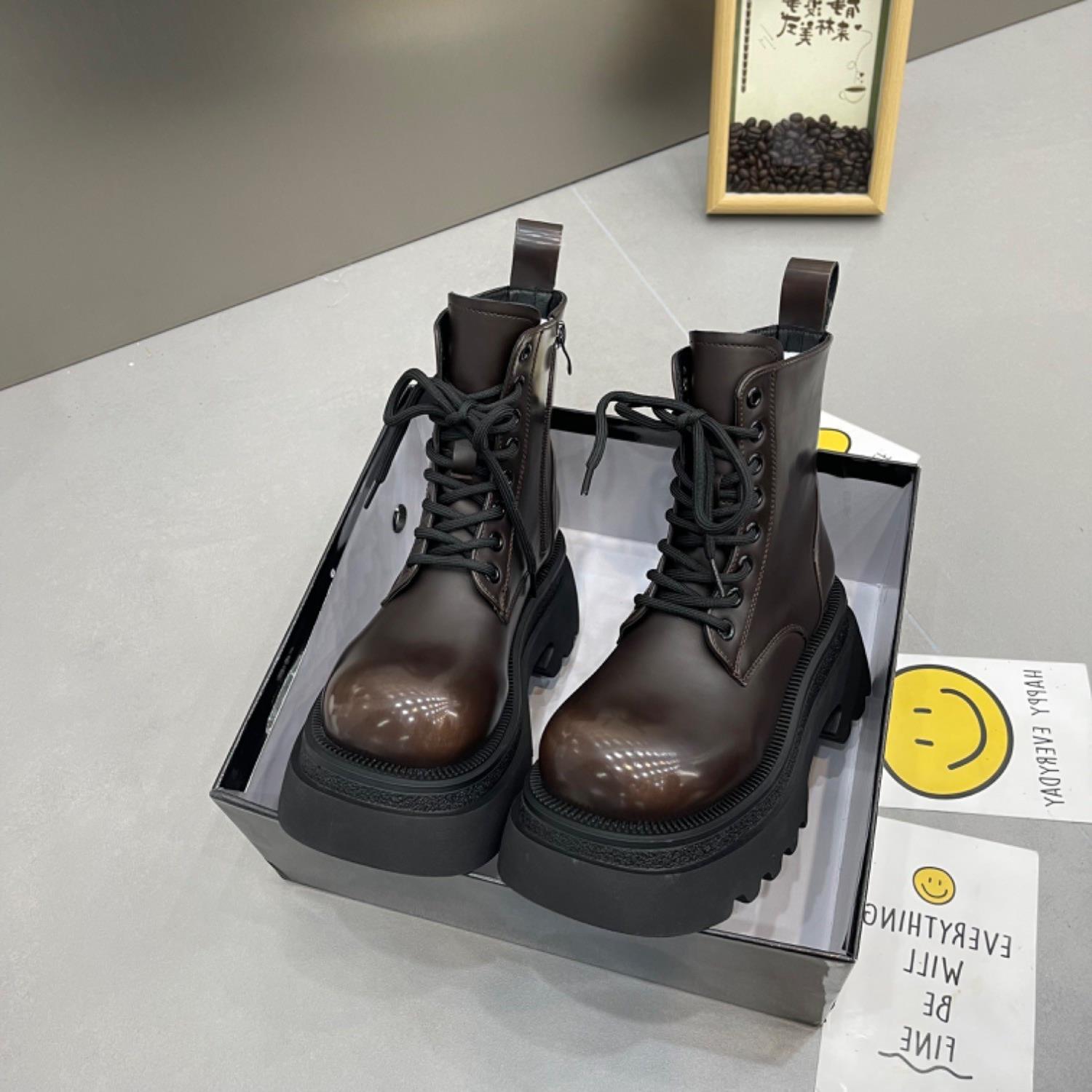 

Винтажные короткие ботинки с крошкой, европейские ботинки для работы на станции, маленький толстый каблук, уличная мода, шнуровка, толстая подошва, ботинки Martin, женская мода 35