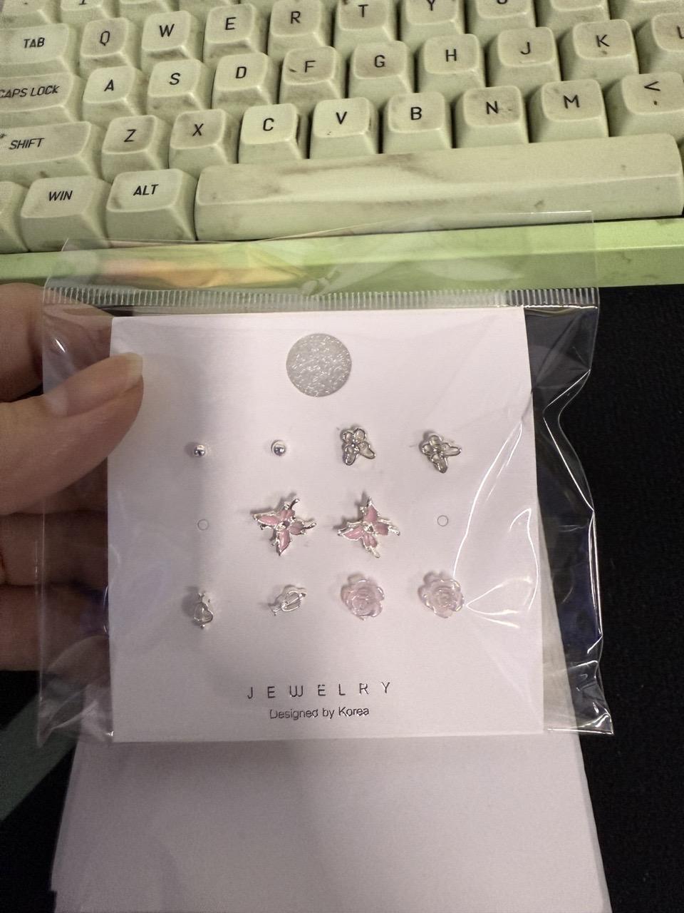 

Butterfly One-Week Earring Set
