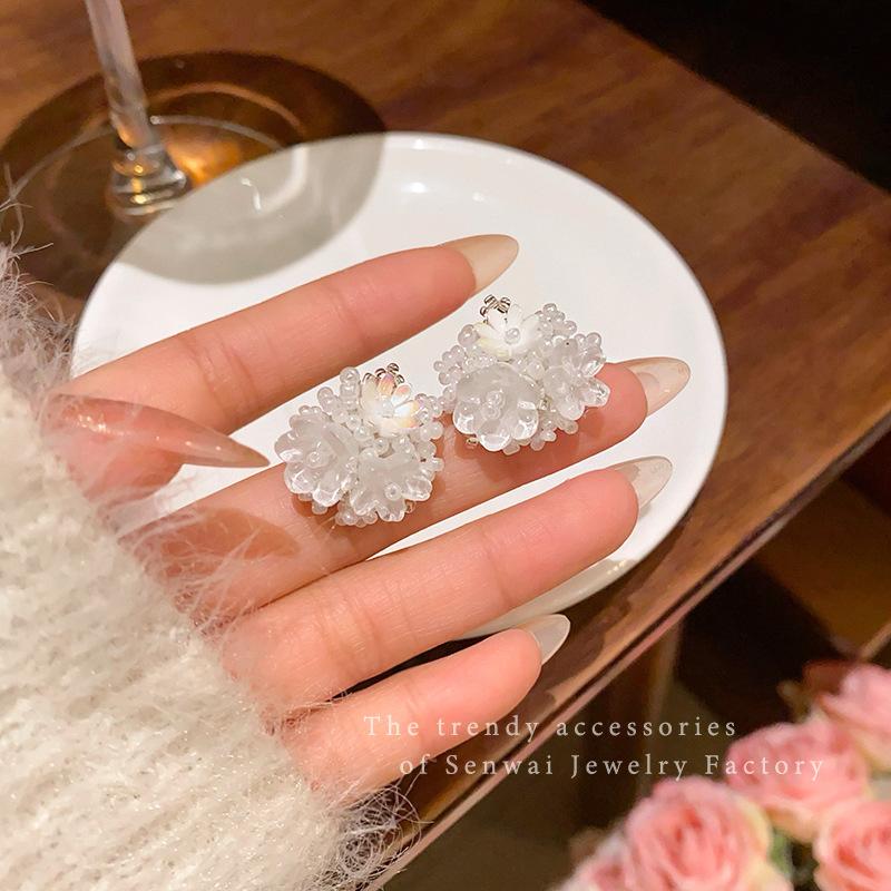 Те же серьги-пусеты в виде цветков цвета дофамина, женские, весенне-летняя атмосфера, милые серьги, праздничный стиль, персонализированные серьги