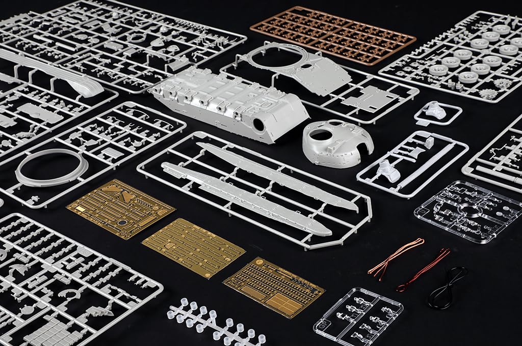 Trumpeter Scale Russian Ural Main Battle Tank with Reactive Armor Plastic Model Kit 09602 1/35 T-72 Kontakt-1