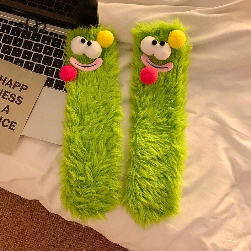 

Утолщенные милые забавные плюшевые носки среднего размера из кораллового флиса. Зимние теплые носки-тапочки. Милые однотонные зимние носки с объемным выражением и длинными волосами. onesize зелёный