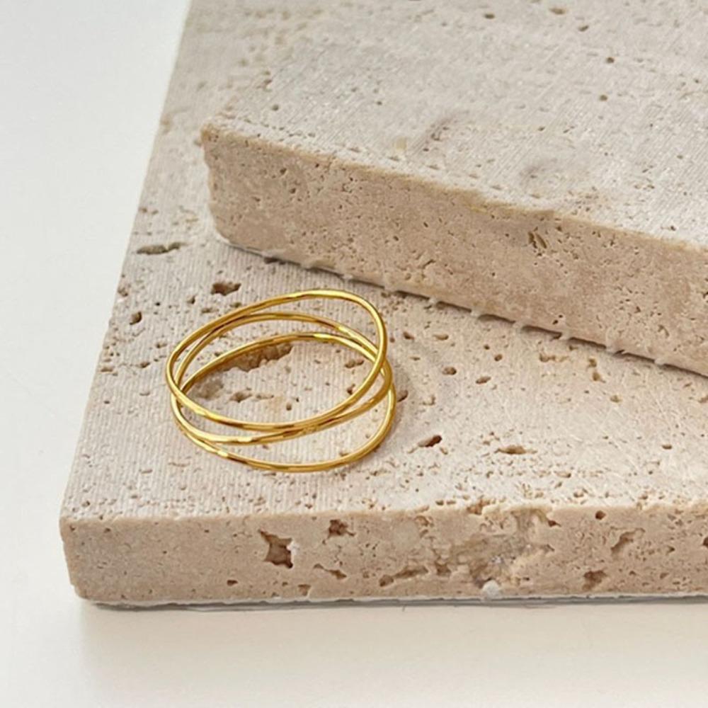 Minimalistischer Titanstahlring für Damen Trendiges Geometrisches Linien Design Stapelbarer Statement Schmuck Geschenk
