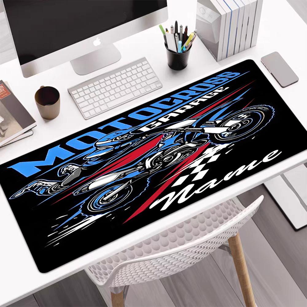 Tappetino Mouse Personalizzato Tema Moto da Fuoristrada, Base in Gomma Antiscivolo, Multifunzionale per Ufficio e Casa, Perfetto per Personalizzare lo Spazio di Lavoro.