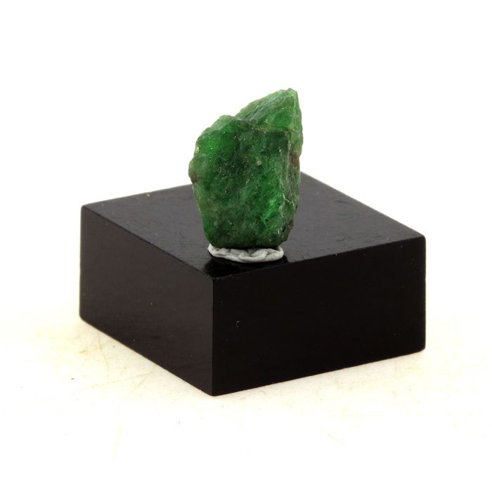 Pierres et Minéraux. Grenat Tsavorite. 4.85 ct. Manyara Region, Tanzanie.