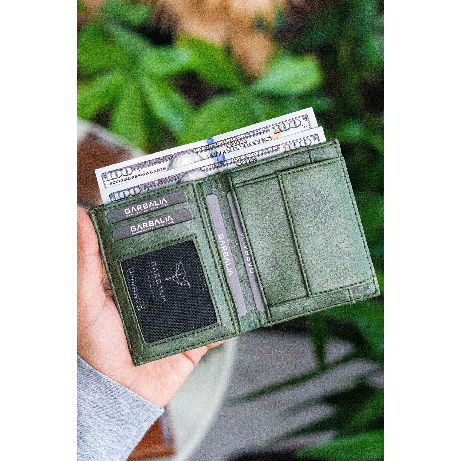 

Кошелек Liege из веганской кожи Crazy Green с отделением для монет и множеством визитниц зелёный