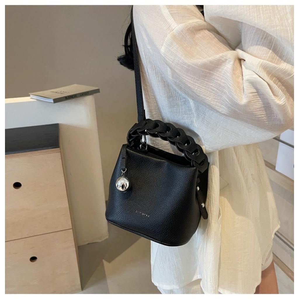 Ladies' Elegant Woven Bucket Bag Crossbody Bag - Detachable Shoulder Strap, Magnetic Buckle Design, Large Capacity Handbag