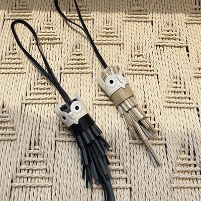 Eulen Quasten Lanyard: Handgenähter Anhänger aus echtem Leder mit niedlichen Accessoires.