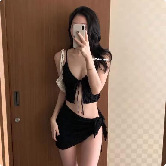 TAKU Korean Style Girlish Slim-Fit Swimsuit Set: Three-Piece Cover-Up with Split Design for Small Busts, Perfect for Vacations and Hot Springs.