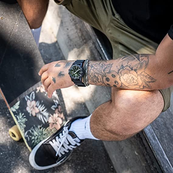 Luminox Sea Bass Carbonox X2.2001 Watch with Green Logo, Black, 44mm, Swiss Made, Not Available In Japan [Parallel Import]