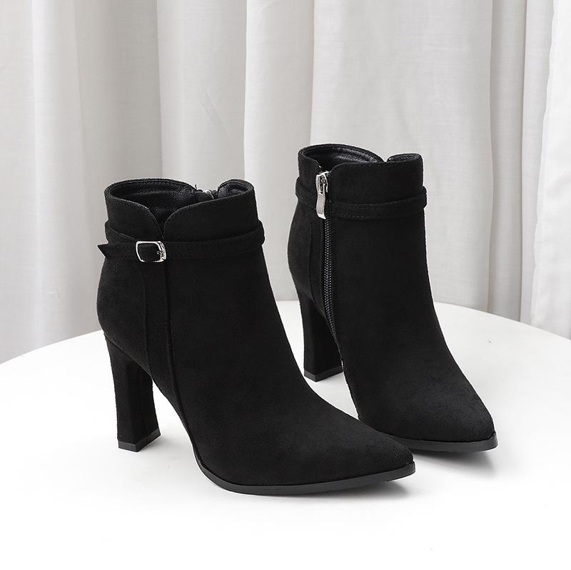 Осенне-зимние новые европейские и американские остроносые короткие сапоги на тонком каблуке женские замшевые комбинированные модные сапоги на высоком каблуке 34 чёрный 3223₽
