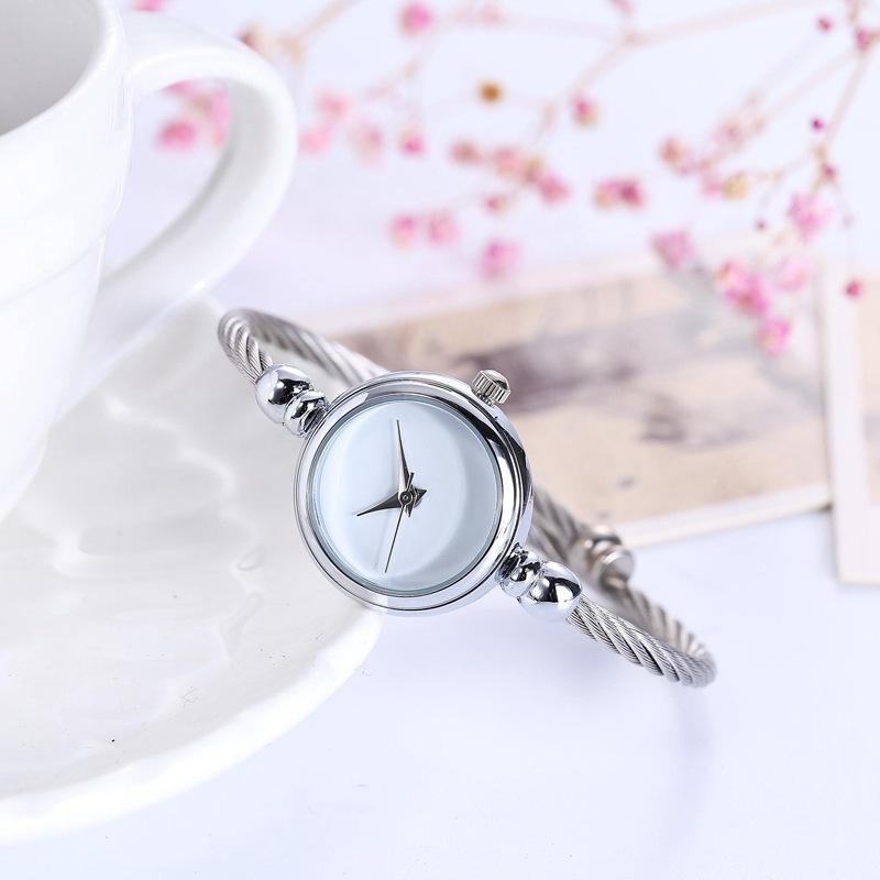

CQ276 Leisure and Fashion Women watch Starry Sky Bracelet Small Dial Quartz Watch Simple Clock Giftwatches for woman