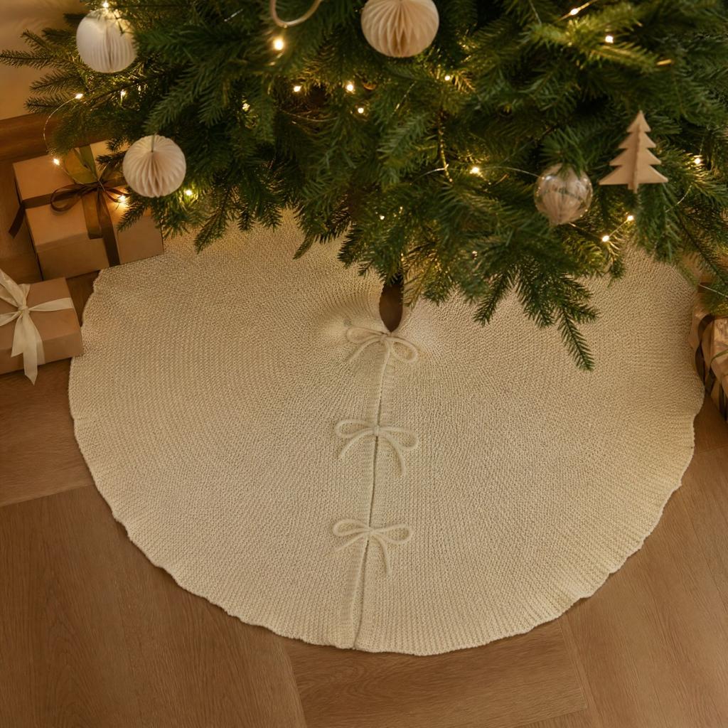 Kleiner gestrickter Weihnachtsbaumrock für Heimdekoration, Geschenke und Feierlichkeiten