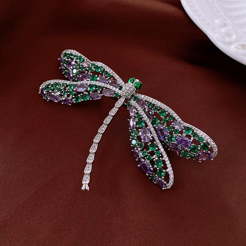 Średniowieczna Vintage Broszka z Kontrastującą Pszczołą Inkrustowana Diamentami Retro Lekki Luksus High-endowa Korsaż Wykwintne Wszechstronne Dodatki Kobiety