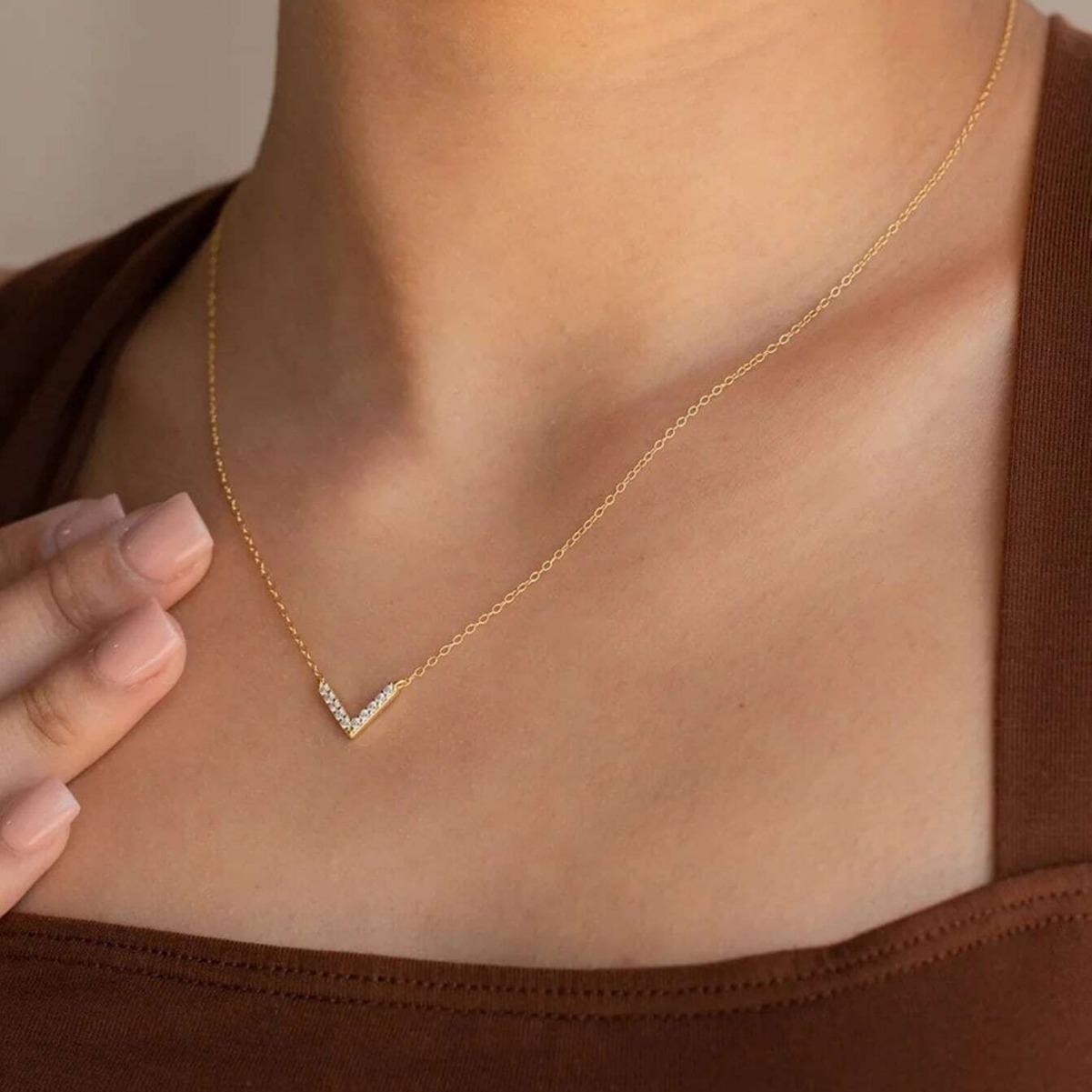 

Chic V-shaped Rhinestone Clavicle Necklace - Elegant & Versatile Women s Accessory