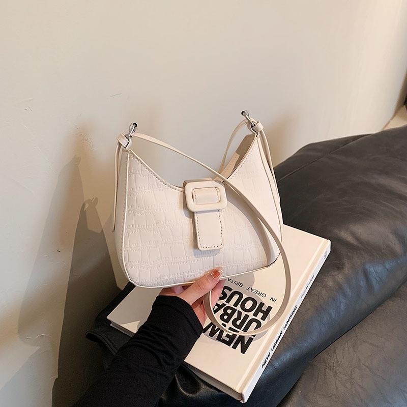 Modern Minimalist Crescent Crossbody Bag For Women Ideal For Street Style Looks StyleE