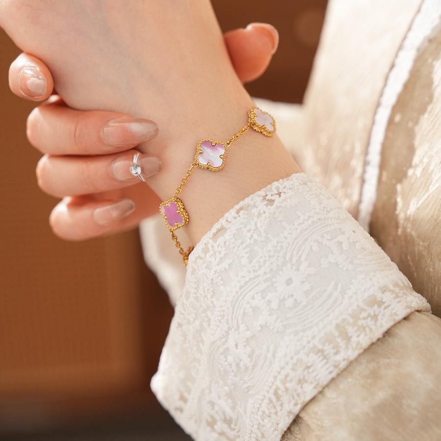 Titanium Steel Shell Four-leaf Clover Flower Bracelet Versatile Retro Non-fading Bracelet Light Luxury High-end Fashion Jewelry for Women