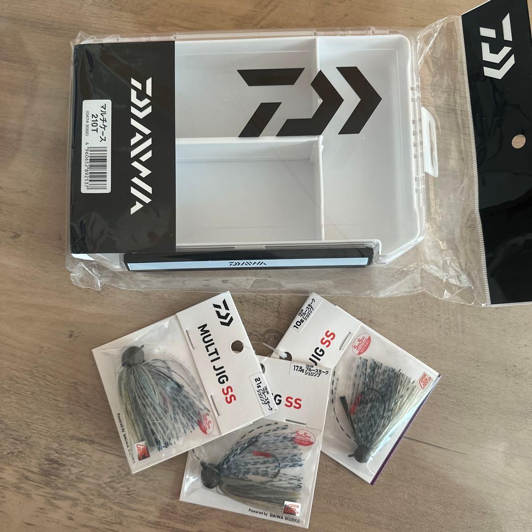 Used Daiwa lure case jig set