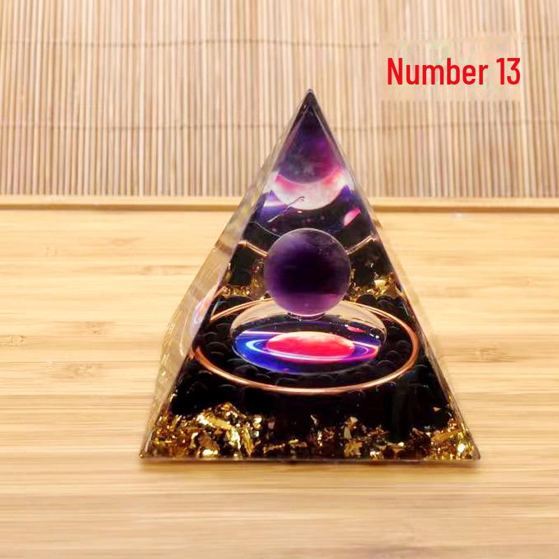 Ornamente creative din cristal: Pietre energetice, piramide și multe altele