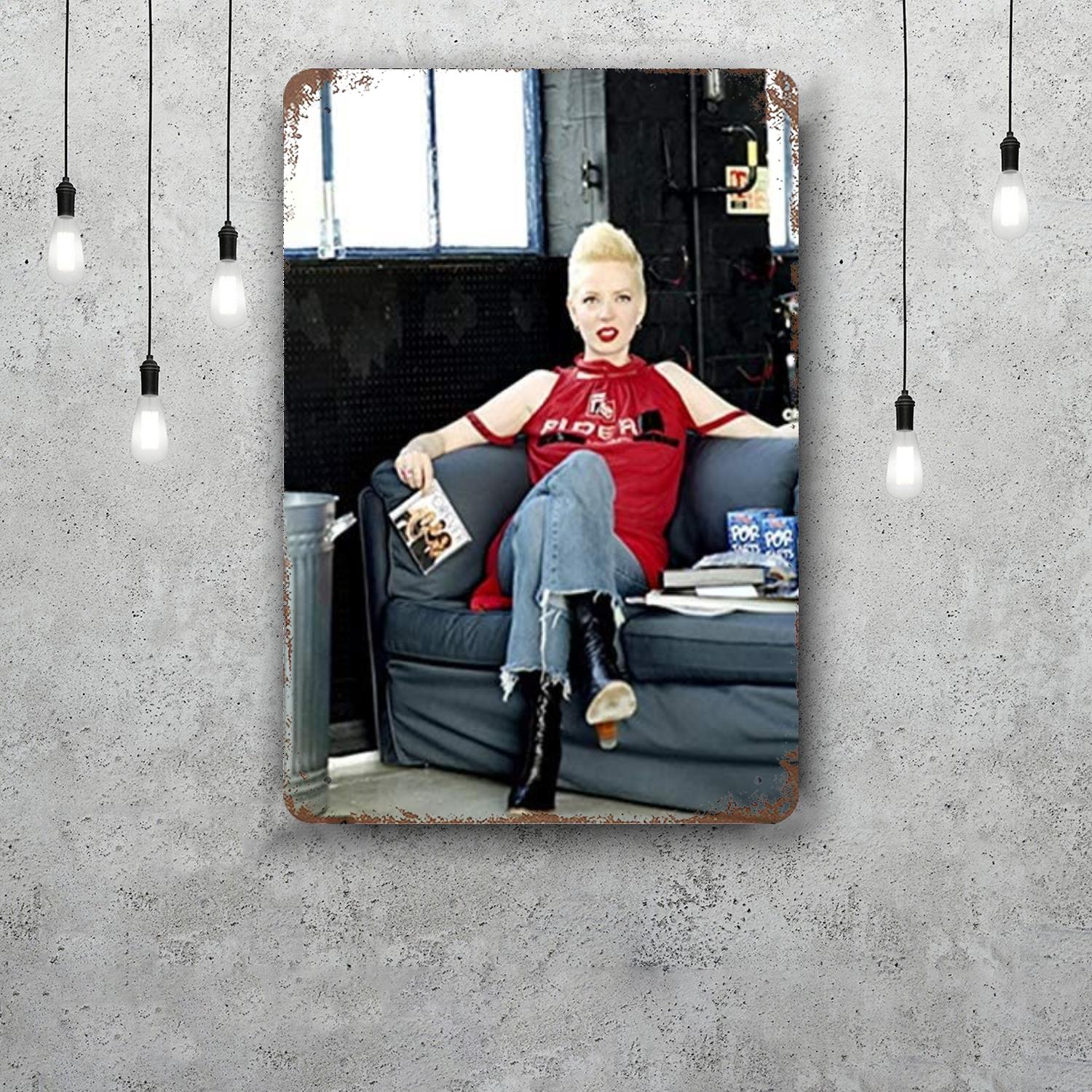 

Shirley Manson Vintage Metal Tin Signs Posters Decor Retro Metal Plaque Wall Art Decor for Garage Bar 20x30cm（7.8x11.8inch）