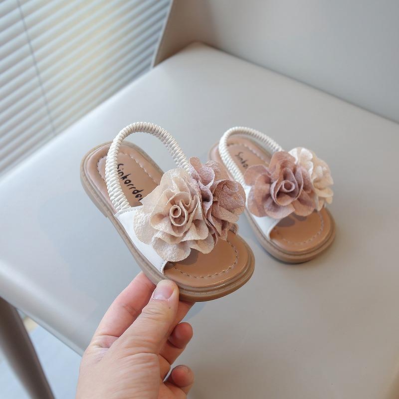 

Girls fashionable princess sandals for summer, flower-decorated baby soft-soled open-toe beach shoes, trendy style. 21 белый