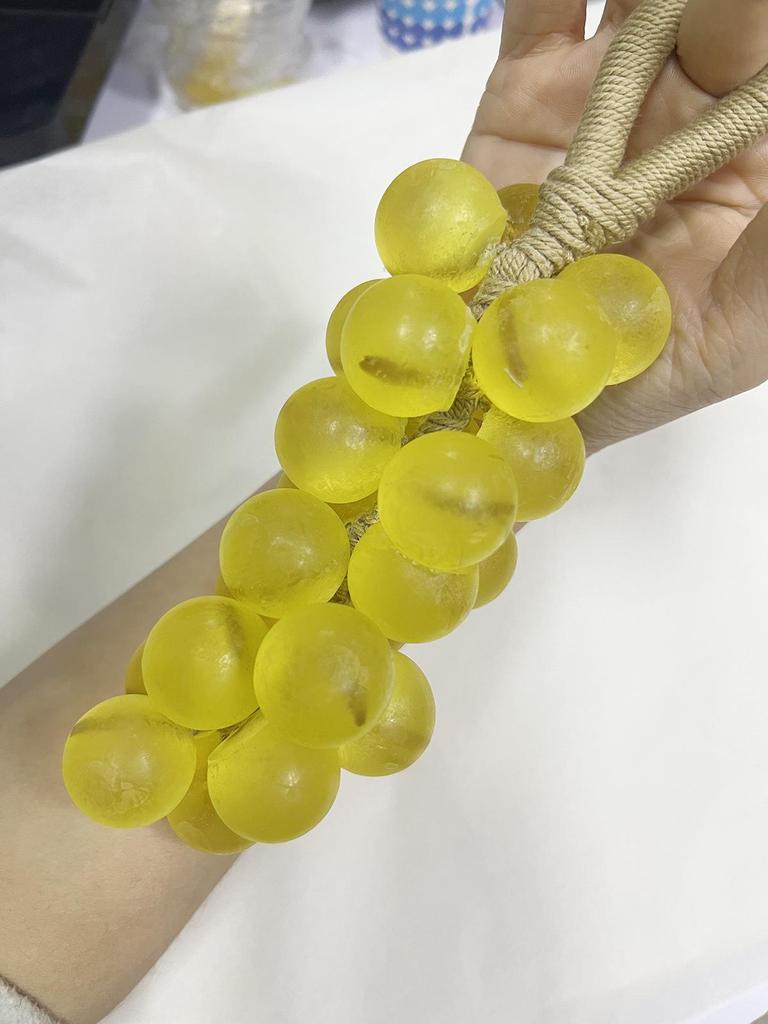 TK Transparent Grape Cluster Soap: Handmade, Long-Lasting Fragrance, Realistic Fruit Shape for Bathing and Hand Washing.