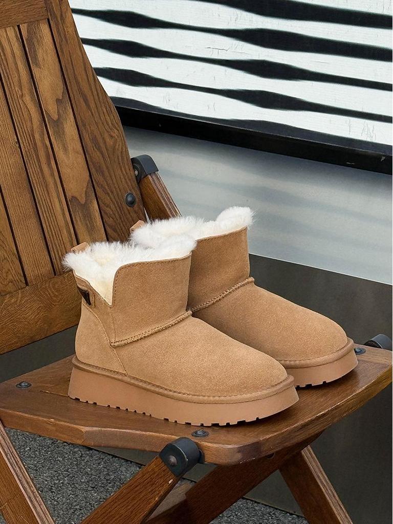 Women's 2025 Fleece-Lined Wool Snow Boots: Thick-Soled, Non-Slip, Wear-Resistant, Genuine Leather for Autumn/Winter.