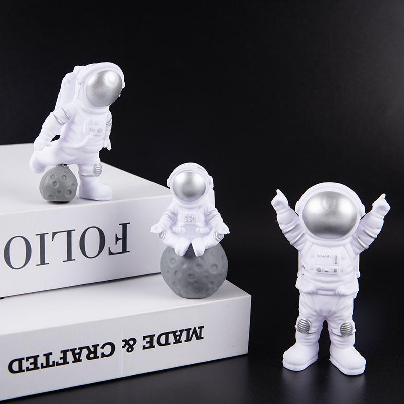 3pcs Plastic Astronaut Statue Statue Astronaut Sculpture Educational Toy Desktop Home Decoration Astronaut Model Children's Gift