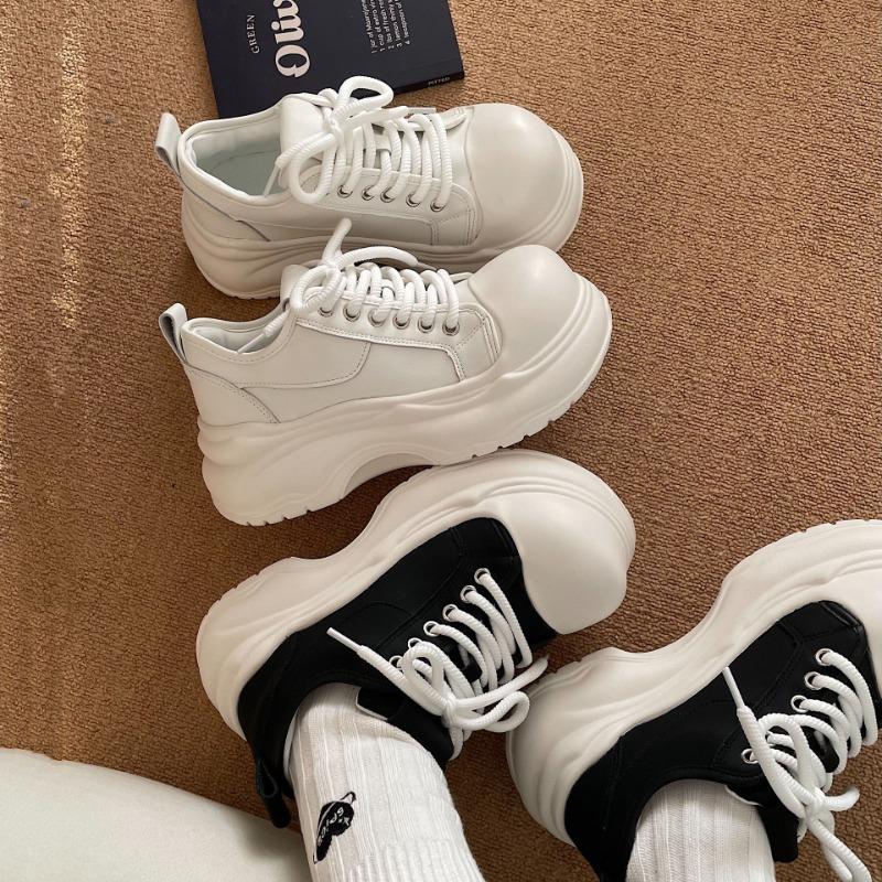 Retro und vielseitige Damenschuhe mit runder Zehenpartie und dicker Sohle, 2025 neue leichte Freizeitschuhe für Frühling und Herbst mit Absatz