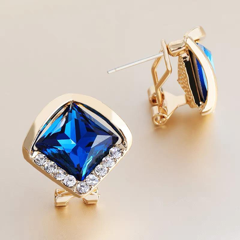 Feminine Rhinestone Geometric Square Earrings: Elegant & Fashionable Ear Studs for Women