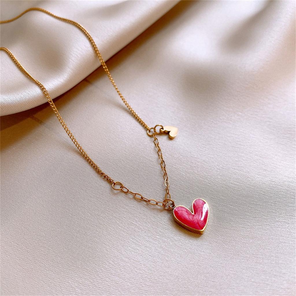 Small Heart Pendant Necklace Date Jewelry Stainless Steel Texture Suitable for Music Festivals and Fashion Shows