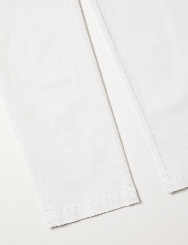 Amazon Essentials Men's Washed Athletic Fit Comfort Stretch Chinos (formerly Goodthreads), White, Size W31 / L34