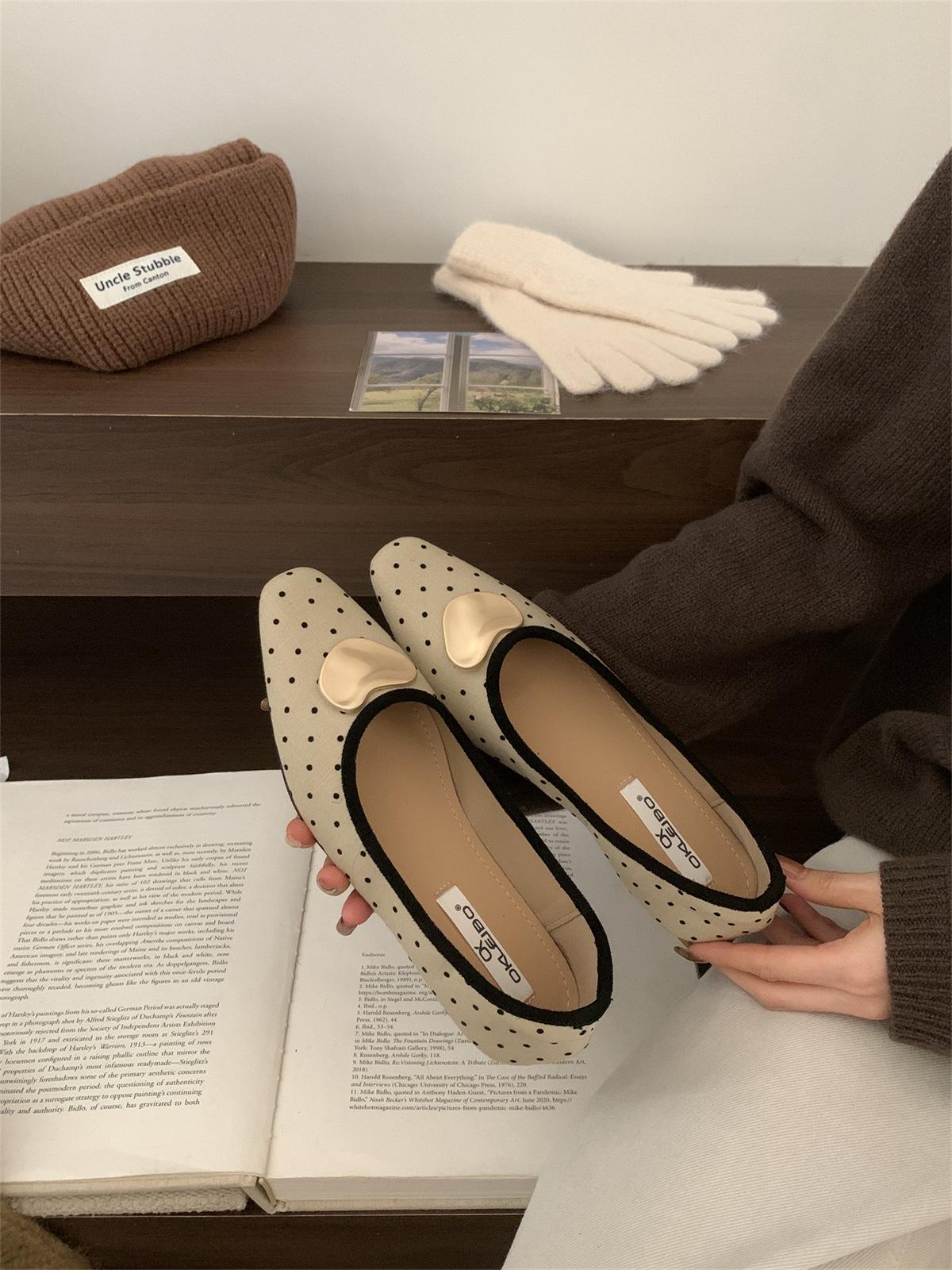 

French retro flat-soled single shoes women s 2025 spring and autumn new niche square head one pedal soft-soled beanie shoes grandma shoes 39