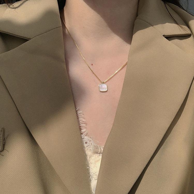 New Square Oil Dropper Necklace Minimalist And Trendy Design White Color Fashionable Pendant For Women