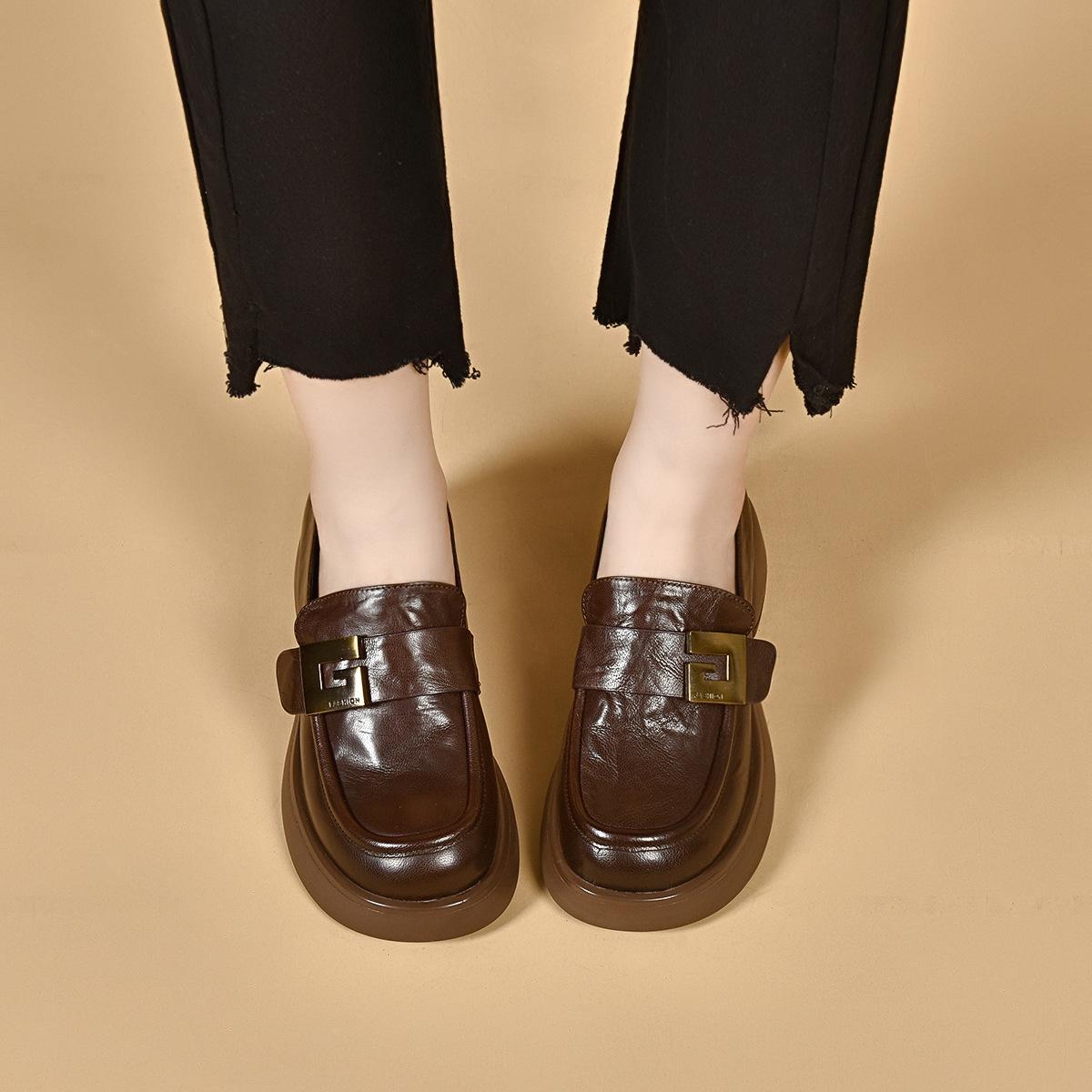 

Женские туфли на платформе 2025 осень круглый носок водонепроницаемая платформа танкетка лоферы на одном педале маленькие кожаные туфли одинарная обувь для сущностей 40 коричневый