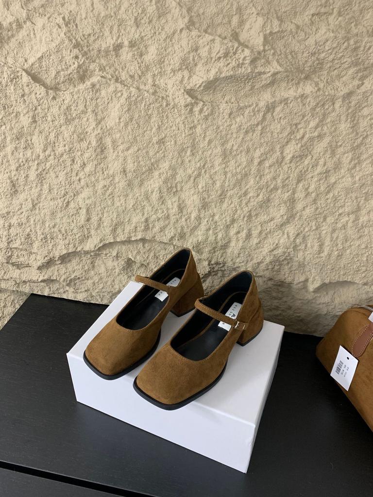 Retro Mary Jane shoes women's soft-soled Doudou shoes 2025 spring and autumn new brown small square head shallow mouth one pedal single shoes