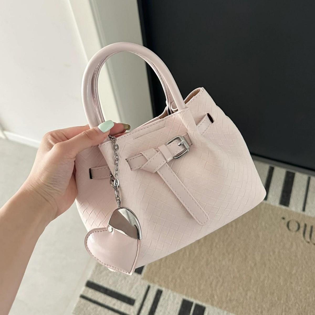 

Нишевая ручная плетеная сумка женская 2025 новая модная весенняя мода универсальная высококлассная текстура сумка-мессенджер в виде овощной корзины