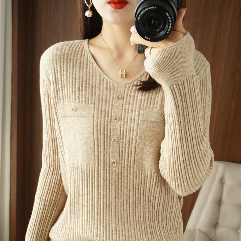 Spring and Autumn New Women's Low-Neck Sweater Women's V-Neck Drilled Buckle Andy Velvet Knitted Bottom Sweater Women's Batch