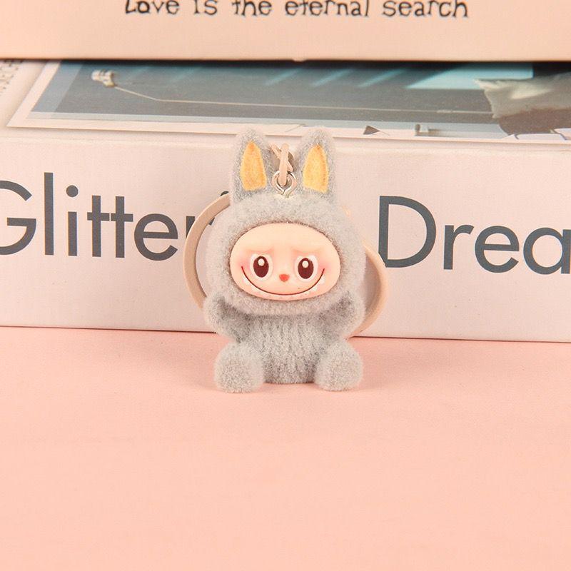 Păpușă Breloc Flocked Labubu: Breloc creativ pentru geantă și accesoriu pentru mobil