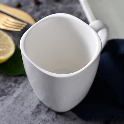 1 Stück Kreative Kaffeetasse Reinweiße Keramiktasse Teetasse Milch Latte Kaffeetrinkbecher Einzigartiges Unregelmäßiges Design Porzellantasse Geschenk