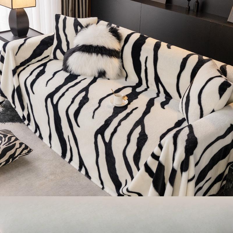 Новое плюшевое покрывало на диван с кроликом — фото 3