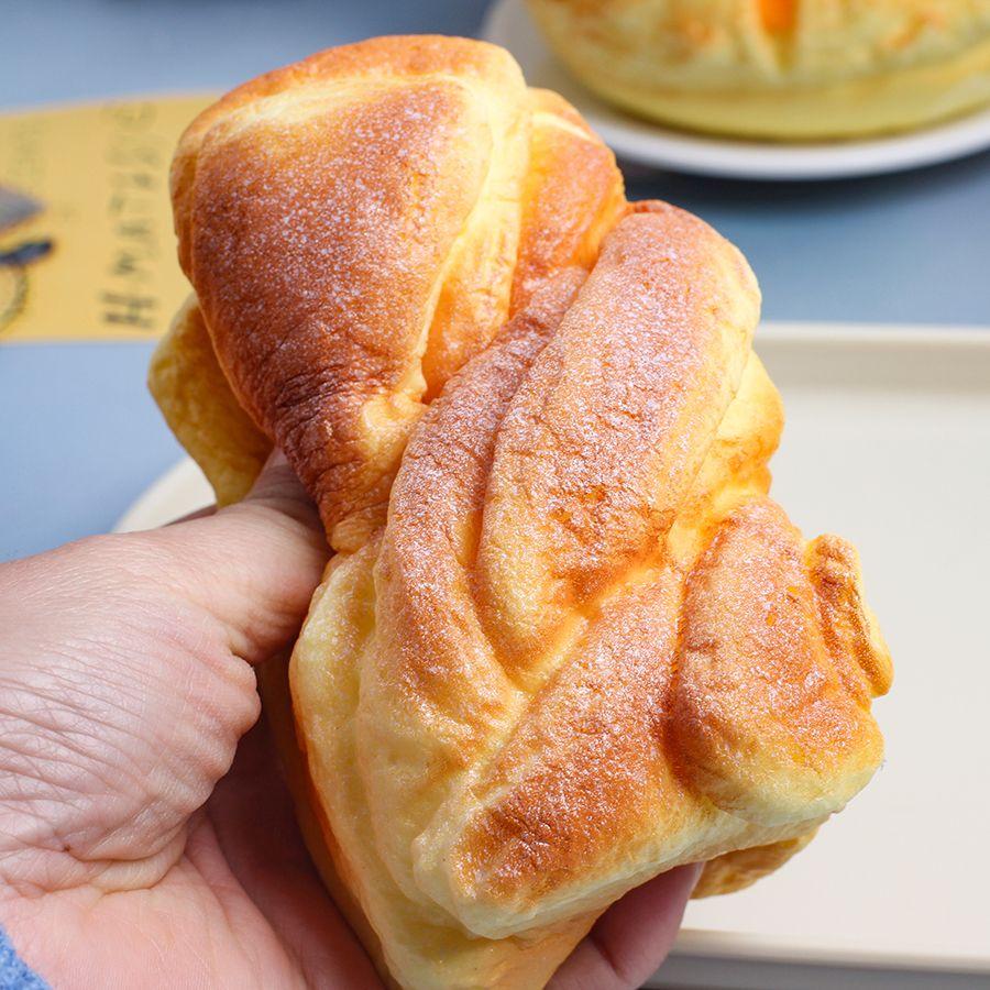 1Pcs Slow Rebound Simulation Bread Series Model Food Props Feel Wet And Soft, Pinch Toys And Fake Soft Fragrance.