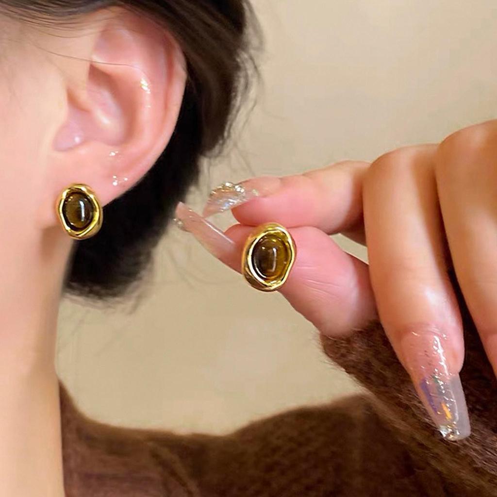 Amber Coffee French Retro Luxury Earrings - Women's Elegant Studs with Niche Design