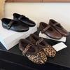 Retro Style Velvet Mary Jane Flat-soled Single Shoes, Soft Soles Are Comfortable and Warm, and the Design Is Not Tiring To Wear.