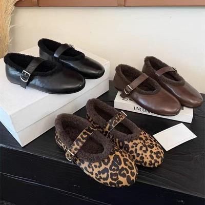 Retro-Samt-Mary-Jane-Flats, weiche Sohlen sind bequem und warm, und das Design ist angenehm zu tragen.