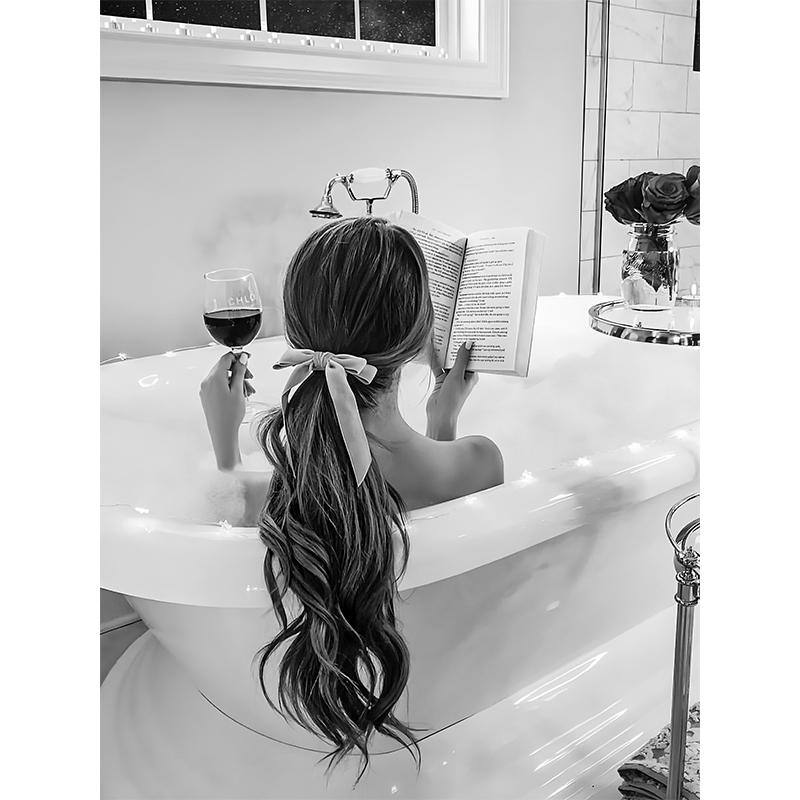 Black and White Girls Bathroom Decor Woman In Bathtub Print Poster Canvas Painting Wall Art for Toilet Fashion Home Decoration