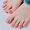 Różowy żelowy pedicure